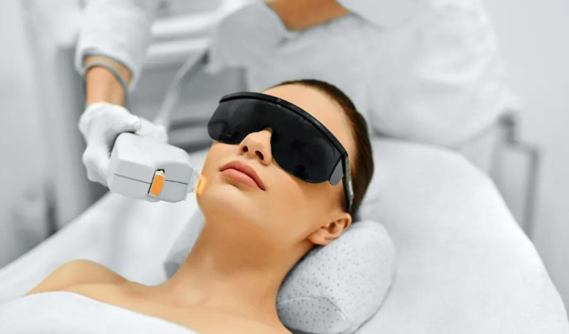 Photon Rejuvenation vs. Aqua Gold: Which Skin Treatment is Right for You?​