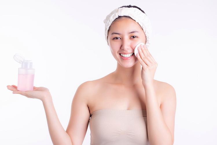 7 Morning Habits for Glowing Skin (Backed by Science!)
